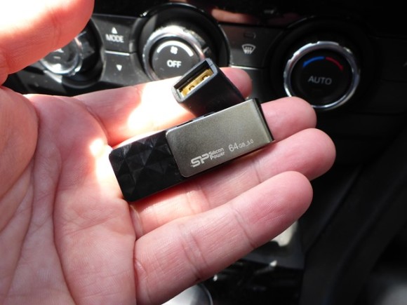Blaze B30 64GB シリコンパワー USBメモリーキー