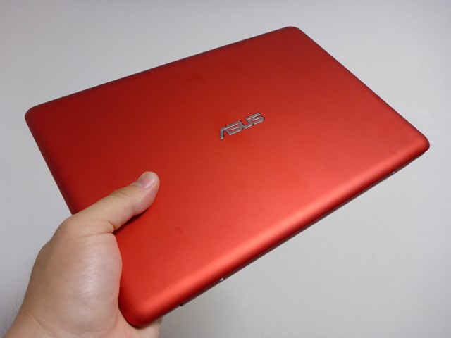3万円の980gノートPC『ASUS EeeBook X205TA-B』が到着!開梱の義とファーストレビュー