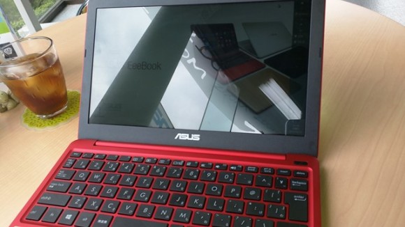 ASUS EeeBook X205TA 光沢液晶 レビュー