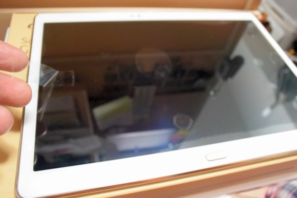 Galaxy Tab S 10.5 SCT21 へガラス保護フィルムを貼り付けてみた