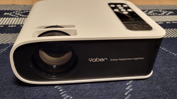 レビュー】2万円強で高輝度450ANSIルーメン「YABER Pro V8 