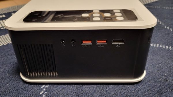 レビュー】2万円強で高輝度450ANSIルーメン「YABER Pro V8 